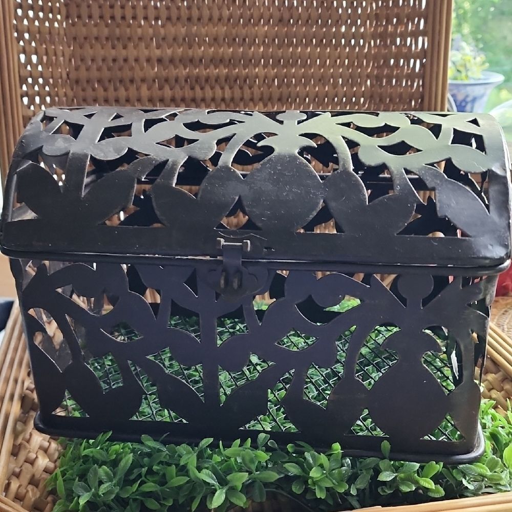 Reticulated Metal Storage Box With Hinged Lid